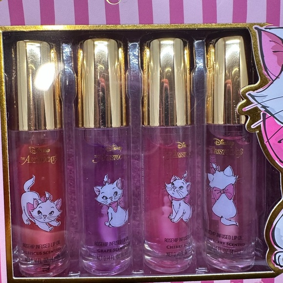Disney Aristocats Complexion Palette , Eyeshadow palette, Lip balm and Lip Oil. - Picture 12 of 15